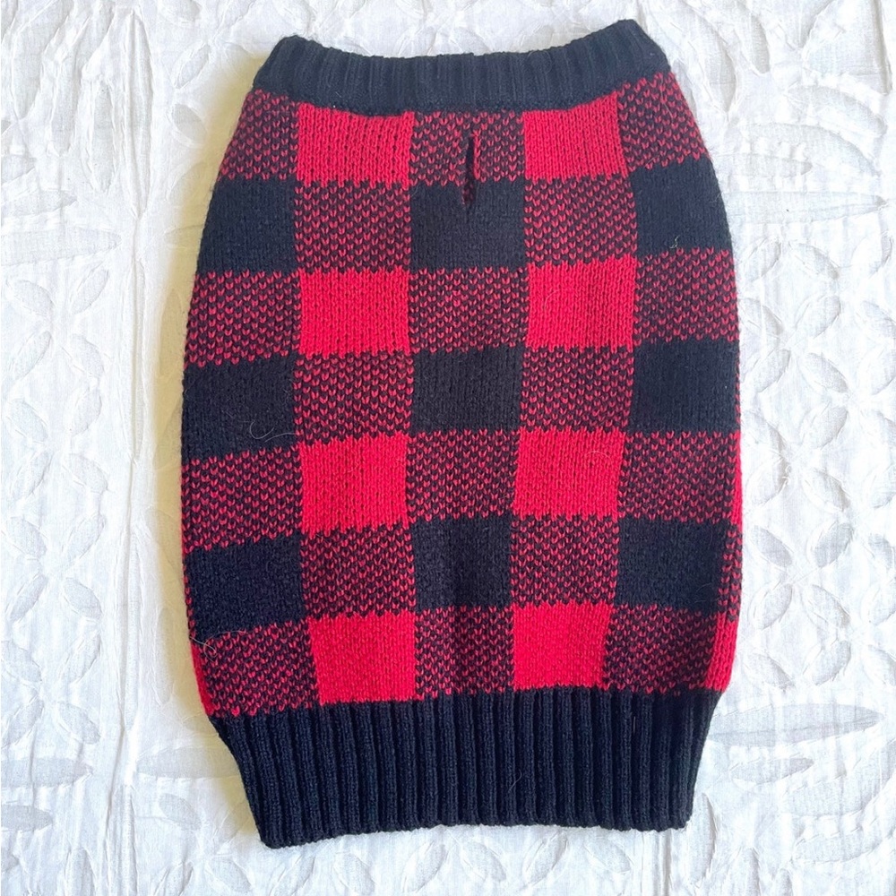 Dog’s Sweater in like new condition